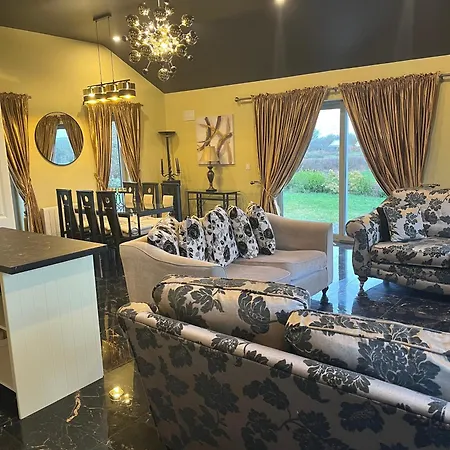 Sleeps 2 With Garden And Parking Tulla