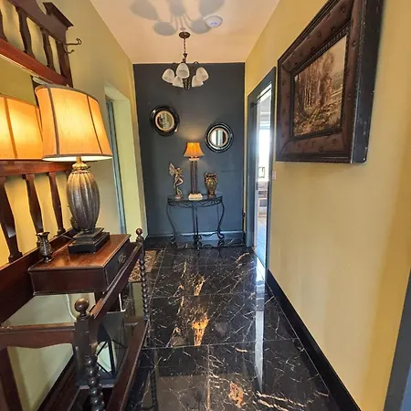 Sleeps 2 With Garden And Parking Tulla