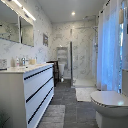 Sleeps 2 With Garden And Parking Casa vacanze *