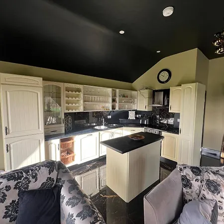 Sleeps 2 With Garden And Parking Casa vacanze